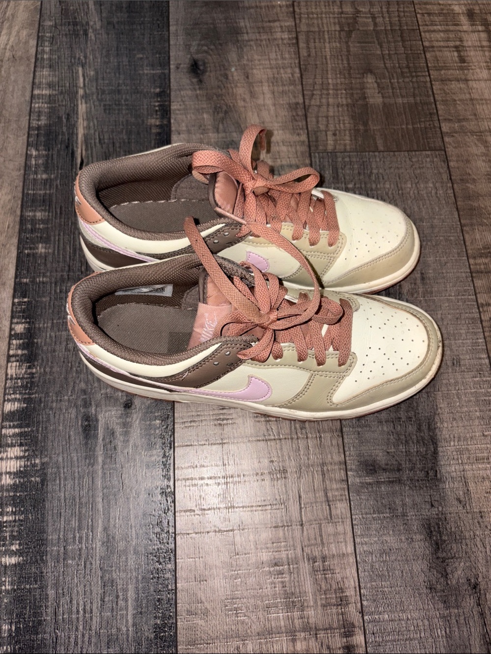 Nike Kids Cream and Pink Low-Top Sneakers